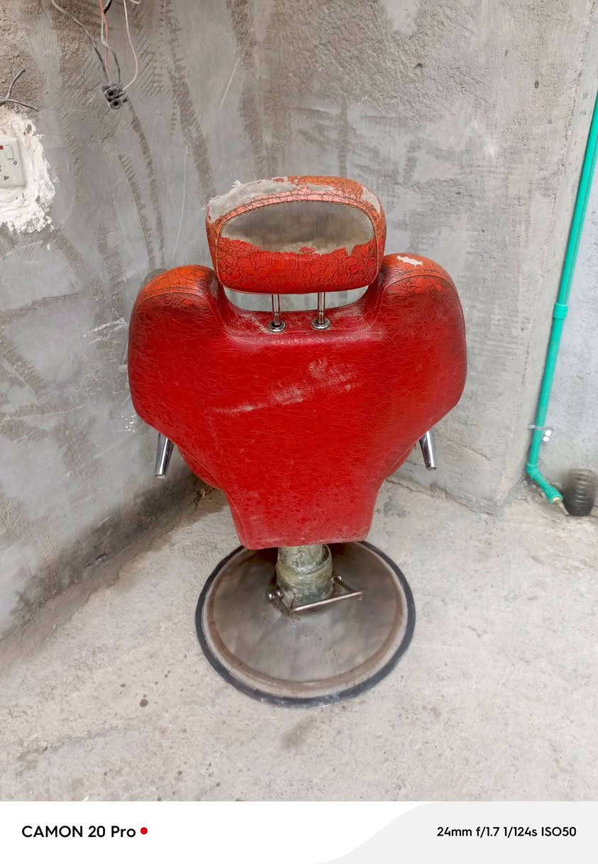 السلام عليكم كرسي حلاقه نضيف للبيع مكاني بغداد جسرديالى الكرغوليه ***********
