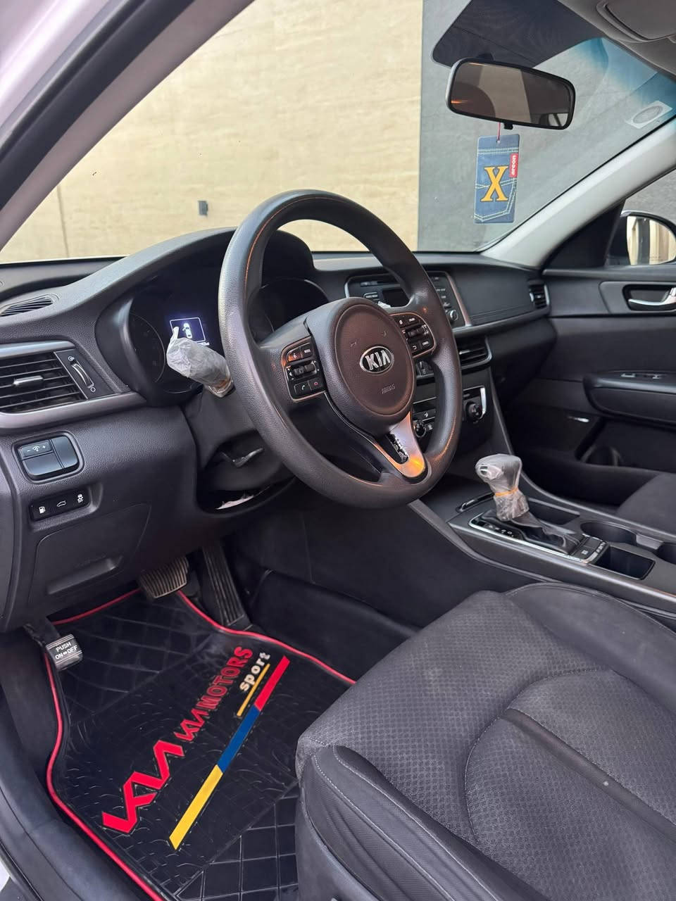 سلام عليكم
اوبتيما 2016 امريكي حادث تخريب بيها 3 صبغ 
سياره عليها ادامه كامله 
منظومه زينون 
تبريد جديد اني بدلت افريز تبريد وتدفه اثنينهن 
تخم تأير وباتري جديد 
رقم بغداد الجديد 
مواصفات نص فول 
سياره جاهزه منقصها اي شي 
مكان السياره بغداد الغزاليه 
***********
الشراي يتصل بي واتساب ممتواجد عل فيس 
السعر 128 وبيها مجال
