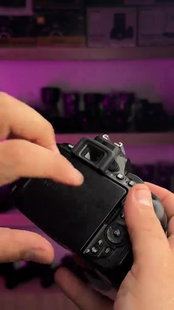 نيكون D5600 كامره تخليك تدخل عالم الاحتراف بأقل تكلفه وأقوى أداء 📸✨ ▪️ دقة 24.2MP ▪️ شاشة لمس متحركة ▪️ فوكس سريع 39 نقطة ▪️ تصوير Full HD 60 فرريم ▪️ واي فاي + بلوتوث ▪️ ألوان وعزل يخبل 😮‍💨 🎁 جنطه + رام + حزام هدايا مع العدسه والشاحنه والبطاريه الأصلية 📦 كامره مناسبة للمحتوى، التصوير الشخصي، الريلز والسفر ✨ #نيكون #NikonD5600 #سوق_بغداد_للكامرات  #creatorsearchinsights 


**إذا كنت صاحب هذا الإعلان وتريد حذفه لأي سبب، رجاءا أرسل رسالة إلى الدعم الفني**