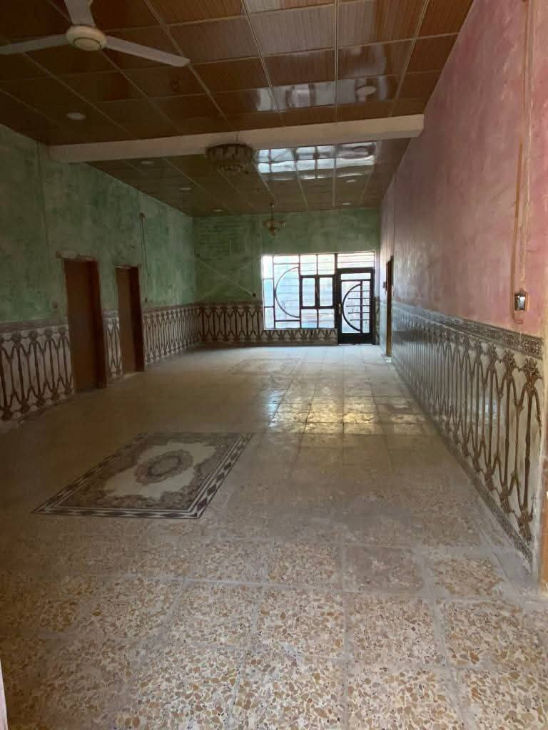 بيت طابو  زراعي   300متر قرب متنزه جنات الكوفة شارع الزوار بالفرع الفرع يخرج على شارع الموز صب كونكريت بناء طابوق  بي محلات 2 غرفتين وصالة ومطبخ وصحيات عدد 2 طارمه جبيره  سيراميك وكاشي سند 25 مرقّم بلدية البيت فارغ سعر ٤٥  ***********
