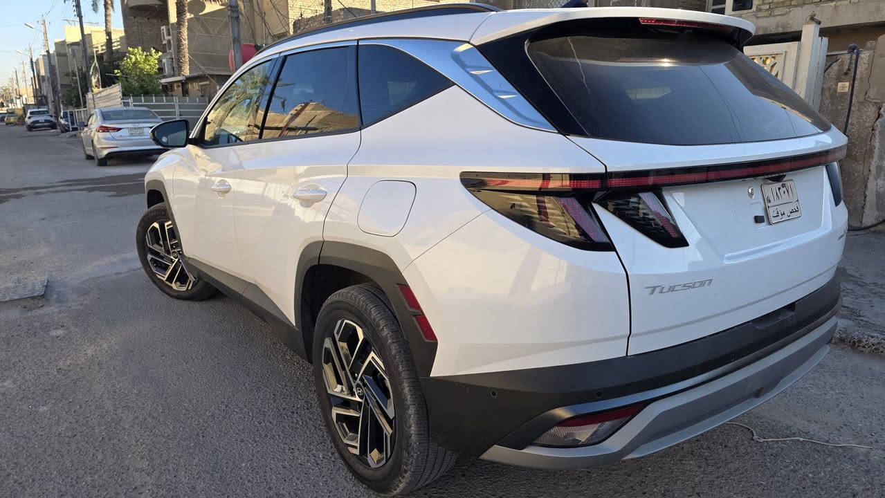 السلام عليكم توسان 2025 هايبرد وارد السيارة فول الفول خمس كامرات  لون ابيض
بانوراما 
بصمه ابواب وصندوق 
كشنات كهرباء 
تدفئه تبريد بالكشنات 
حفظ ميموري للكشنات 
داته شو 
وضعيات قياته ايكو ونورمال وسبورت بالضافه الى وضعيات الجبلي والثلجي 
سماعات شركه Boss
اشارة بالمري + كامرة 
كامرة اماميه + كامرة خلفيه دوارة 
كير تعليك 
السيارة تدقدم وترجع بالرمونت🌹
ويل كب 19 
ماشيه 26000 
السيارة بدون تبديل بدون صبغ بارد فقط 
ايرباك دركه وكشن
البجم كبس 
رقم الشاصي مرفق 
مكان بغداد حي العامل للاستفسار الاتصال ***********
السعر 228 مرقم بغداد بأسم المشتري
