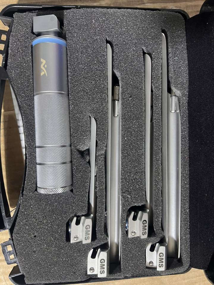 احهزه طبية ناظور اللوزتين مختلفة الاشكال والاحجام جديد غير مستخدم اشكال مختلفه مصباح وفايبر اوبتك 130$ 
*********** واتساب
