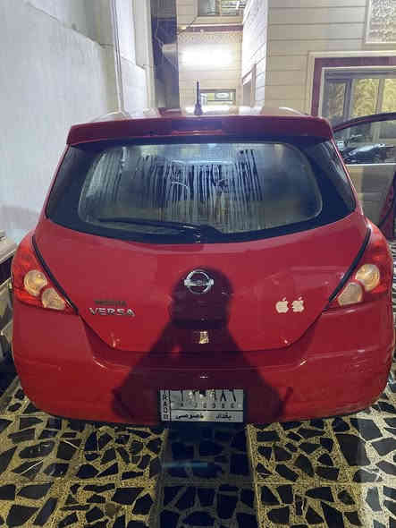 السلام عليكم 
للبيع نيسان فيرسا 2010 رقم بغداد بأسمي 

محرك 1800 كيرر AT المرغوب 

تخم تاير جديد حداديه إماميه خلفيه جديده 

تبريد ثلج شاشه كبيره السياره نافضها على أيدي ومال جناي 

داخلها بيجي . صبغ بنيد وجاملغين إماميه بدون أي حادث 

صبغتهن بسبب الجراد مكان السياره الأنبار الرمادي 

السعر 75 والشراي يجي يفحص ويقتنع وبي خير ويتدلل 

‭٠٧٨١ ٨٨٧ ٤٧٧٣‬
