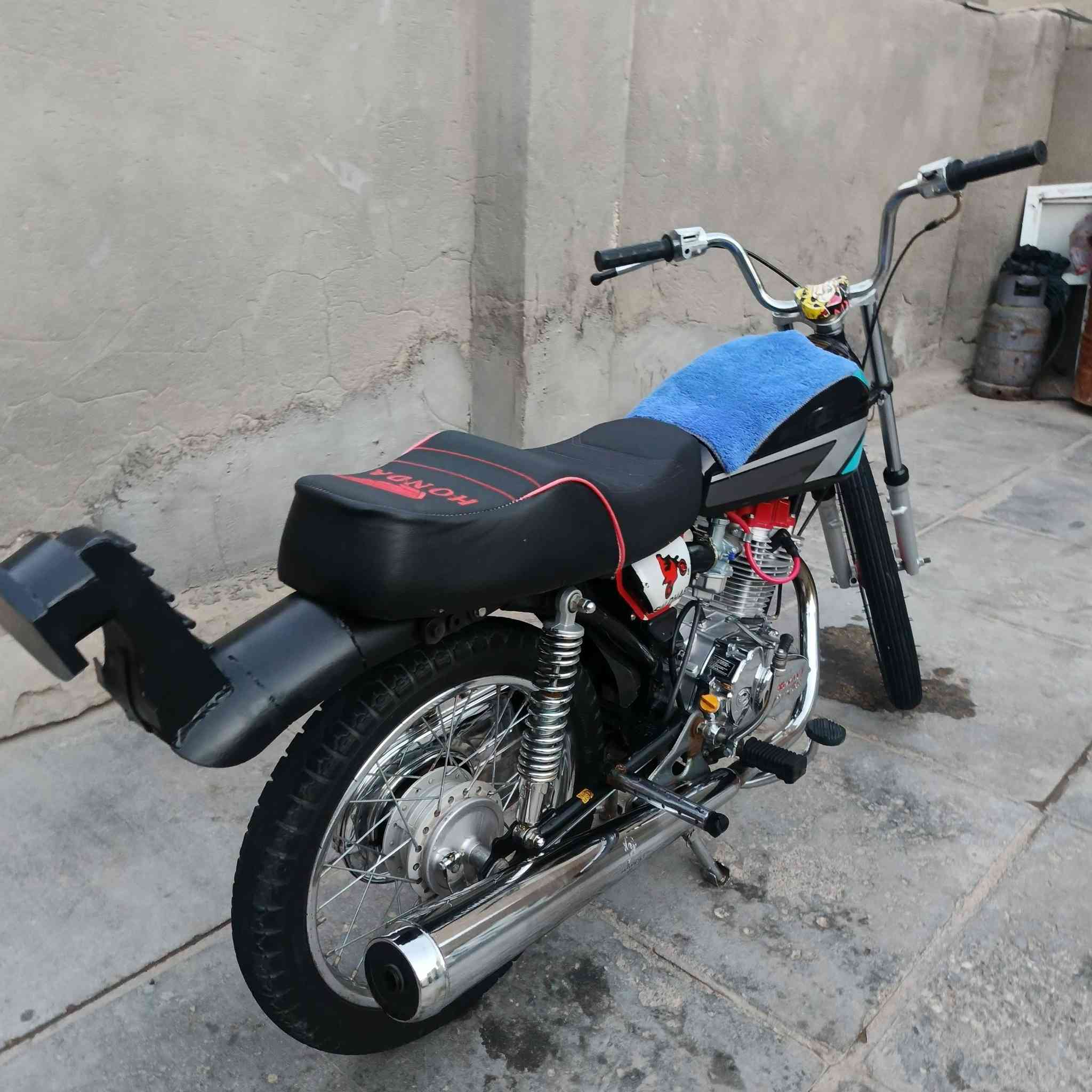 سلام عليكم دراجه للبيع نامه تيربو مكفوله مكينه مامفتوحه لاتنقيص ولا تبخير مكفوله غراض كله 2025والشاصي2007الدراجه كلك الشراي يتصل ع الرقم***********والموشراي لايراسل
