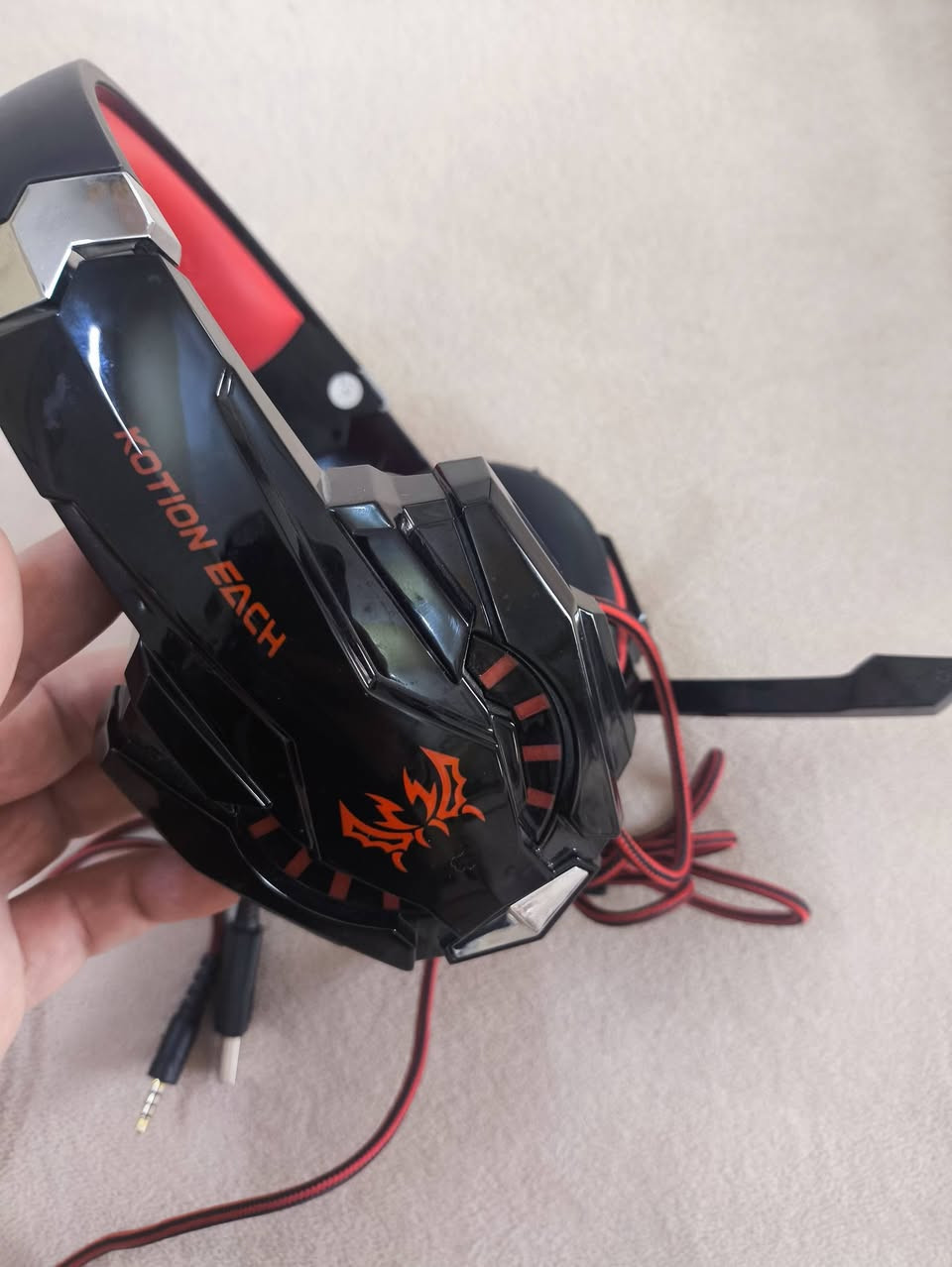 سماعه گيمنك(گاتون الاصليه) 
مخصصه للالعاب
ترهم جوال_ايباد_ pc_ بلي
صوت محيطي مع عزل الصوت
ب15الف🌹
فلوجه مكاني/🌹


**إذا كنت صاحب هذا الإعلان وتريد حذفه لأي سبب، رجاءا أرسل رسالة إلى الدعم الفني**