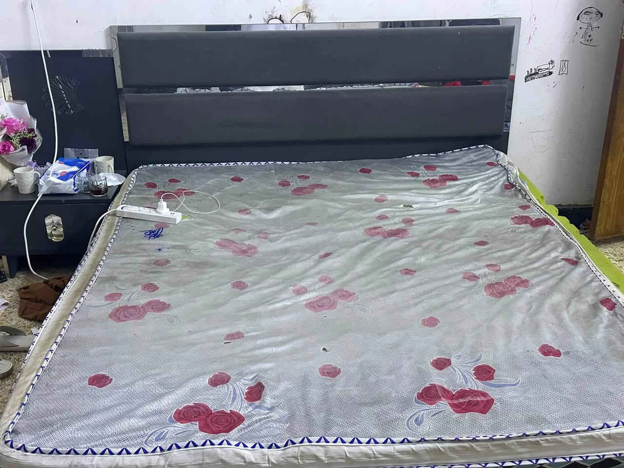 السلام عليكم ورحمه الله اغراض للبيع للاستفسار علما السبالت انفيرتر يعمل على السحب والغساله جدد مشتريهم العام ***********
