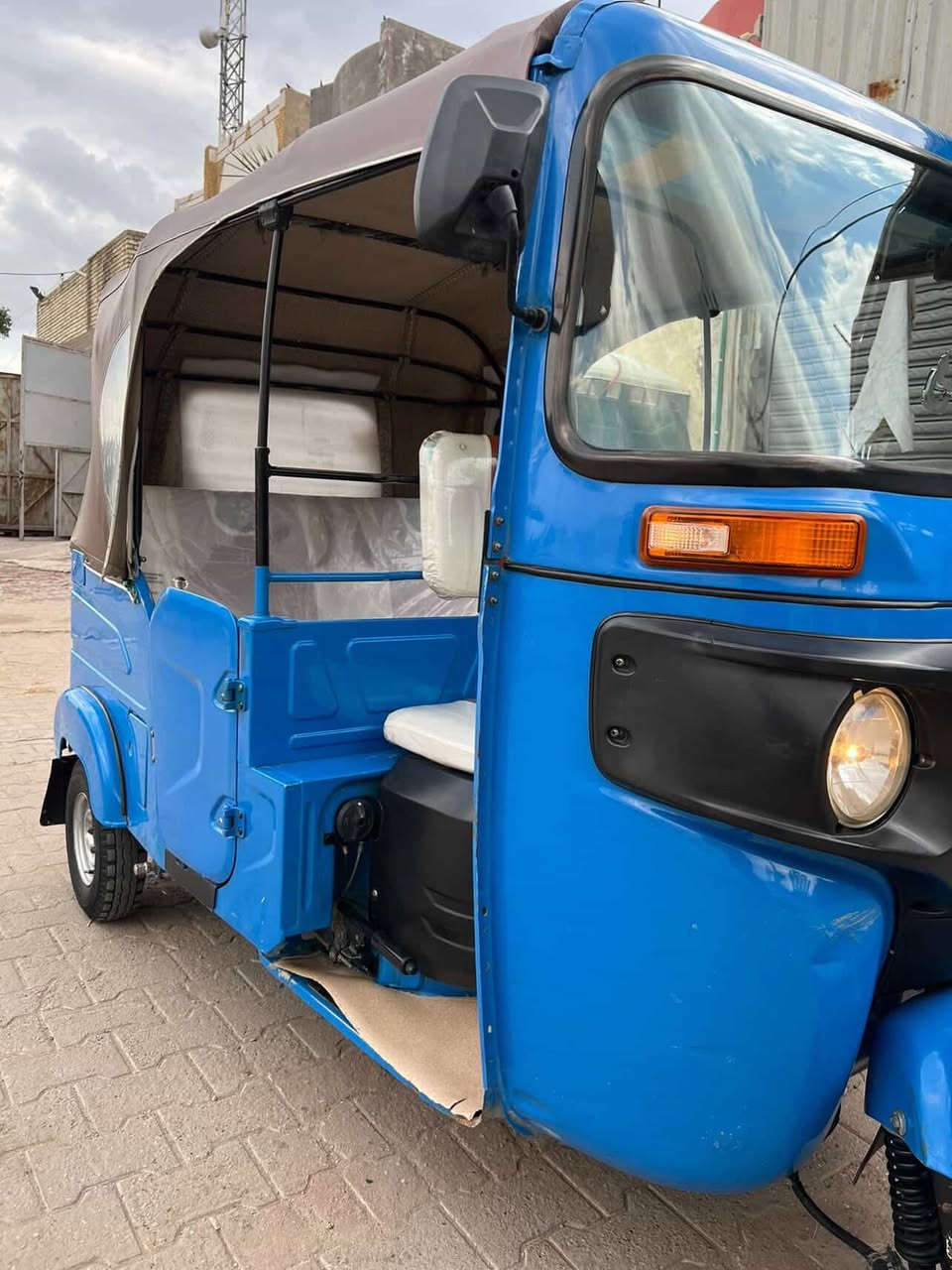 سلام عليكم تكتك ٢٢ كفاله عامه كشر ومحرك رقم بغداد تحويل ثاني يوم مكاني بغداد المحموديه  
سعر ٩٥٠٠ وبيها مجال حك الجيه 
***********
