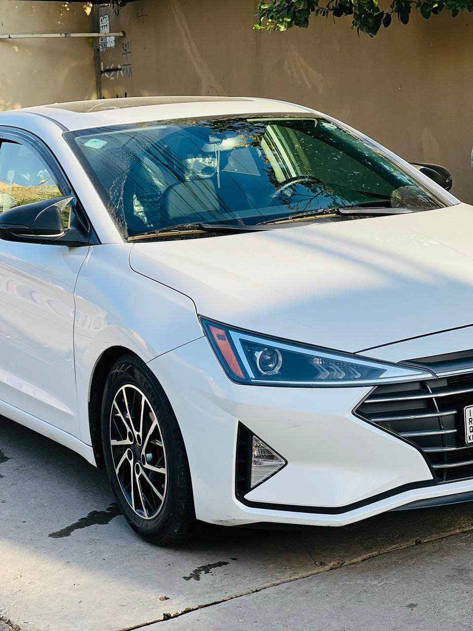 السلام عليكم 
النترا 2020 امريكي 
فول فول مواصفات بصمه فتحه تحكمات 
محرك 20 دوش شرط 
كير بشرط 
السيارة نظيفه بمعنه الكلام واحلا من الصور 
ماشيه 47 خير من الله 
ضرر السيارة نصف باب خلفي وربع جاملغ صور الحادث موجود 
السعر 160 وبيها مجال 
عنوان موصل حي عدن 
*********** موصل, نينوى
