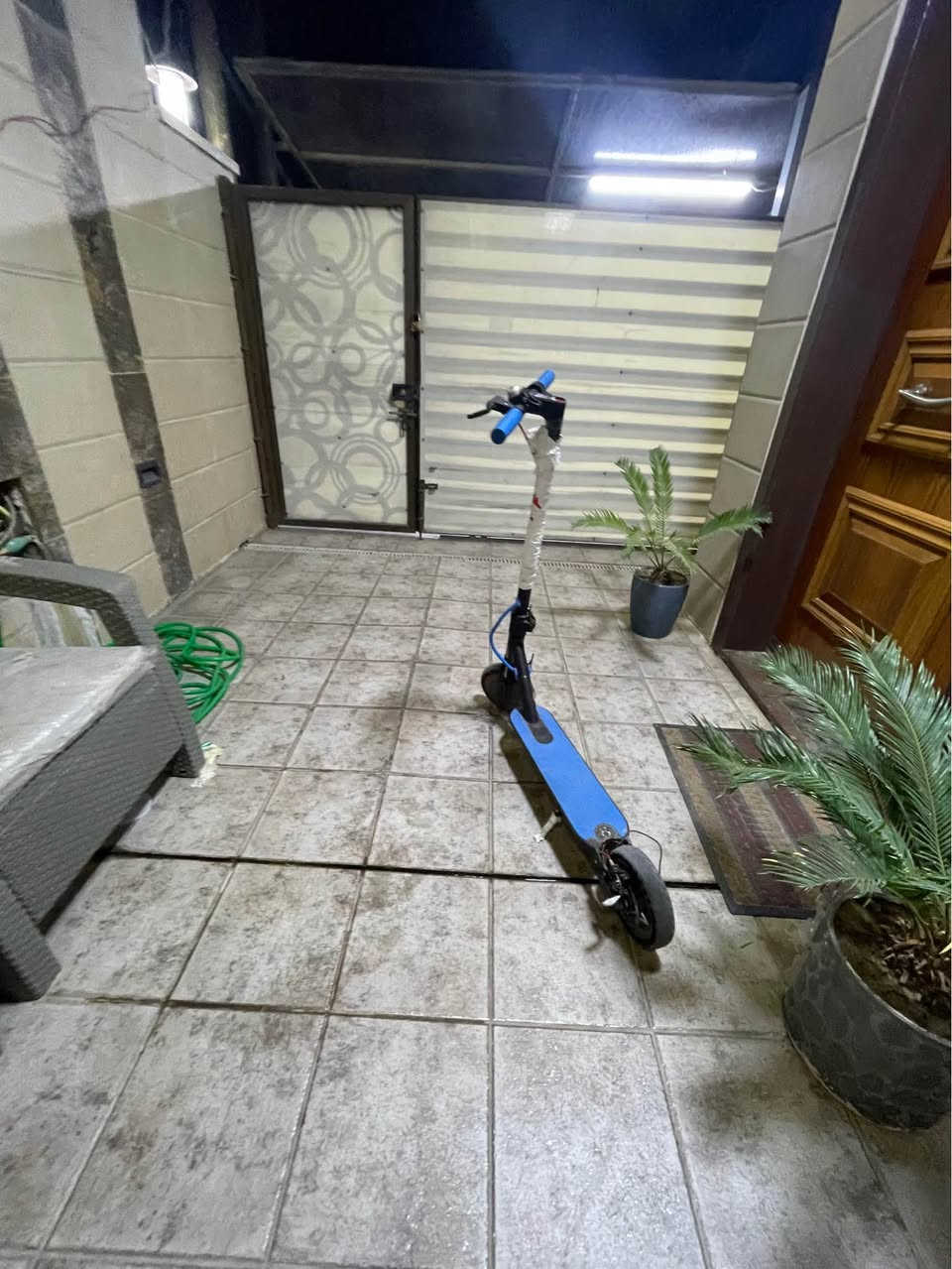 سكوتر 🛴 شبيه شاومي تايرات جديده مثبت سرعه لايت زنون جاملغ أمامي خلفي سليم ٣٠٠ ألف وبي مجال هوايه للتواصل *********** بغداد, العراق
