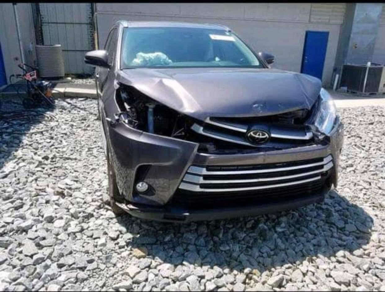 السلام عليكم
تويوتا هايلاندر 2019 XLE فول مواصفات 
7 راكب ، كشن VIP محرك 6 
ماشي 69 ميل 
فتحة سقف ، بصمة ، ثلاث قطع تبريد 
گير ومحرك شرط مامفتوح . رقم بغداد دولي صور الضرر داخل المنشور معاها سونار المندلاوي وبي كافة التفاصيل .. 
السعر 285 وبيها مجال للشراي 
العنوان : صلاح الدين بيجي ناحية الزوية 
للاستفسار /  ***********
                      ***********
