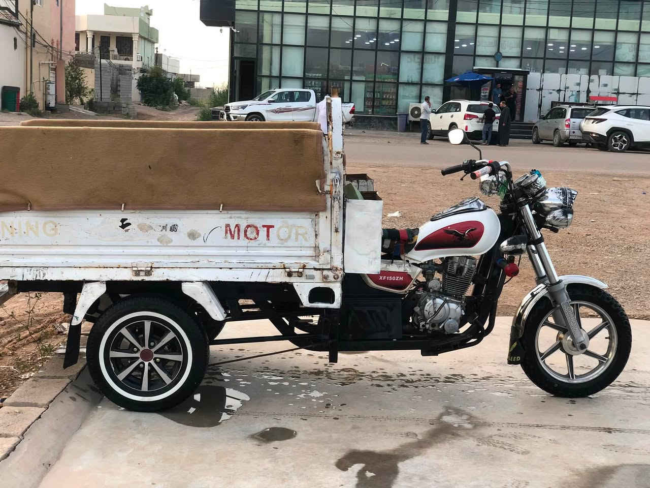 السلام عليكم ستوتة ام الطير احلى من الصور ستوتة خير من الله اي نقص مابيها كهربائيات كاملة نكرة سلف هندر فقط بكلايت وراني ميشتغل مكينة  كير واكسل كفالة لا لحيم ولا خياس تاخذها ربع مذب عليها ركبة كفالة بدي قلاب تايرات جدد كب وجوبلس ملاحضة ستوتة (فحل عالي جنوبي .) اوراق اصولي شرط ترقيم مسجلة بلمرور مكاني ديالى الخالص اتصال رقم *********** . مازنجر متواجد {[السعر رقم او خاص ]}
