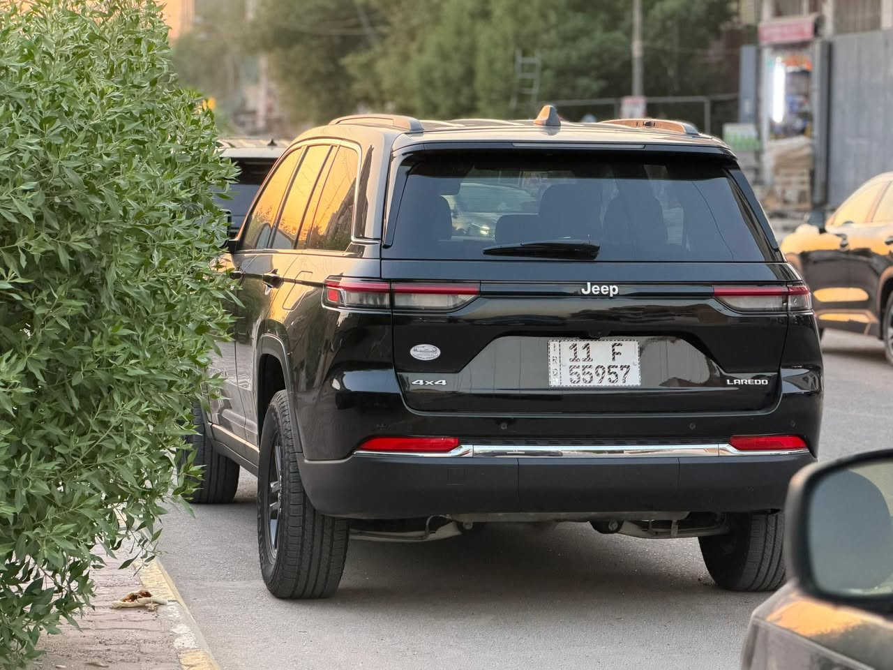 2025 JEEP GRAND CHEROKEE, LAREDO 4X4
للبيع فقط… جيب كراند شيروكي لاريدو 2025 | 4X4
5 راكب 
🔥 موديل 2025
🔥 نظام دفع رباعي 4X4
🔥 مظهر رياضي وهيبة على الطريق

الحادث موضح بالصور بدون ايرباك بدون دواخل شاصي لغد سليم 

ماشية 18 الف ميل 

السعر : 275 ورقة 

ملاحظة: السيارة رقم بغداد شهداء 

📍 متوفرة لدى مكتب الليث لتجارة السيارات الأمريكية والكندية

العنوان: بغداد حي القاهرة قرب مستشفى الجنوب 

📞 ***********
📞 ***********

