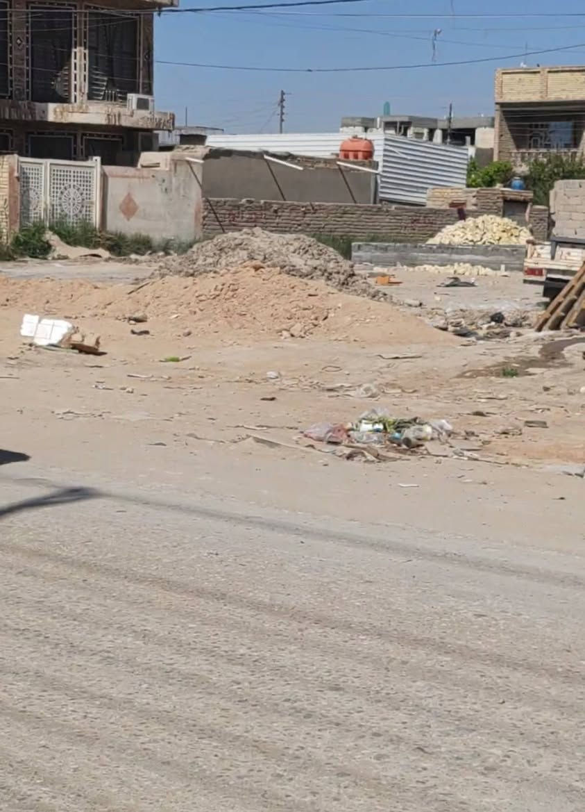 📢 عقار تجاري للبيع الحي العسكري – الشارع الرئيسي
📍 
📐 المساحة: 300 متر
ــــــــــــــــــــــــــــ
🏢 يحتوي العقار على:
• 3 محلات تجارية على الشارع الرئيسي
• دار سكني داخل العقار
ــــــــــــــــــــــــــــ
🏠 تفاصيل الدار السكني:
• غرفتين نوم 💤
• صالة
• غرفة استقبال
• مطبخ حار وبارد
• طارمة
ــــــــــــــــــــــــــــ
📜 نوع الملكية: طابو صرف
ــــــــــــــــــــــــــــ
⭐ المميزات:
• موقع مميز وحيوي
• قريب من محلات أم صاحب
• مناسب للسكن والاستثمار
ــــــــــــــــــــــــــــ
📞 للاستفسار: ***********
ــــــــــــــــــــــــــــ
💰 السعر: مراسلة فقط عبر واتساب أو ماسنجر
