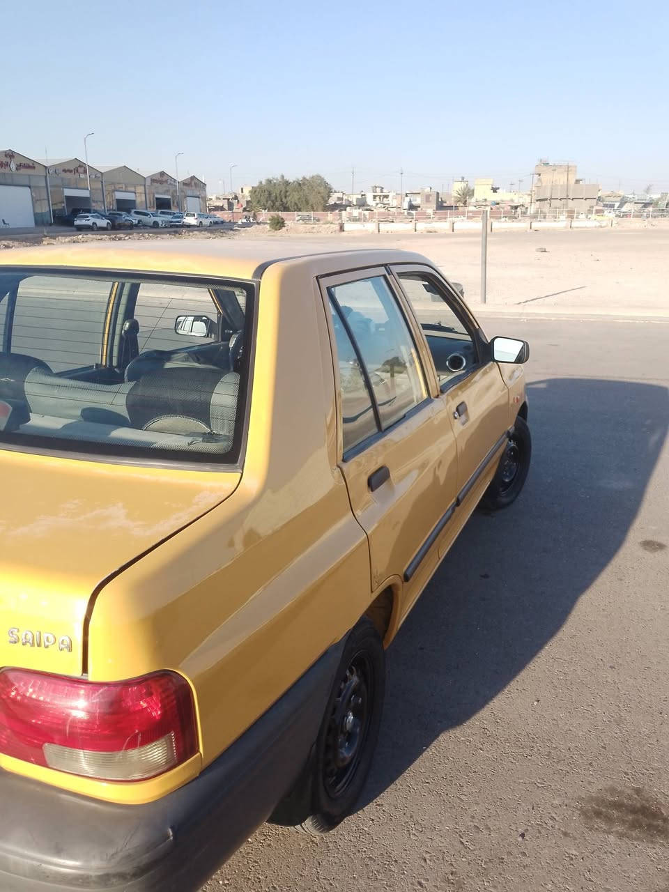 سلام عليكم سياره موديل 2015 مكينه وكير كفاله بيها شاصي معمر قليل سعر 30وبيها مجال عنوان بغداد مدينه الصدر رقم ***********
