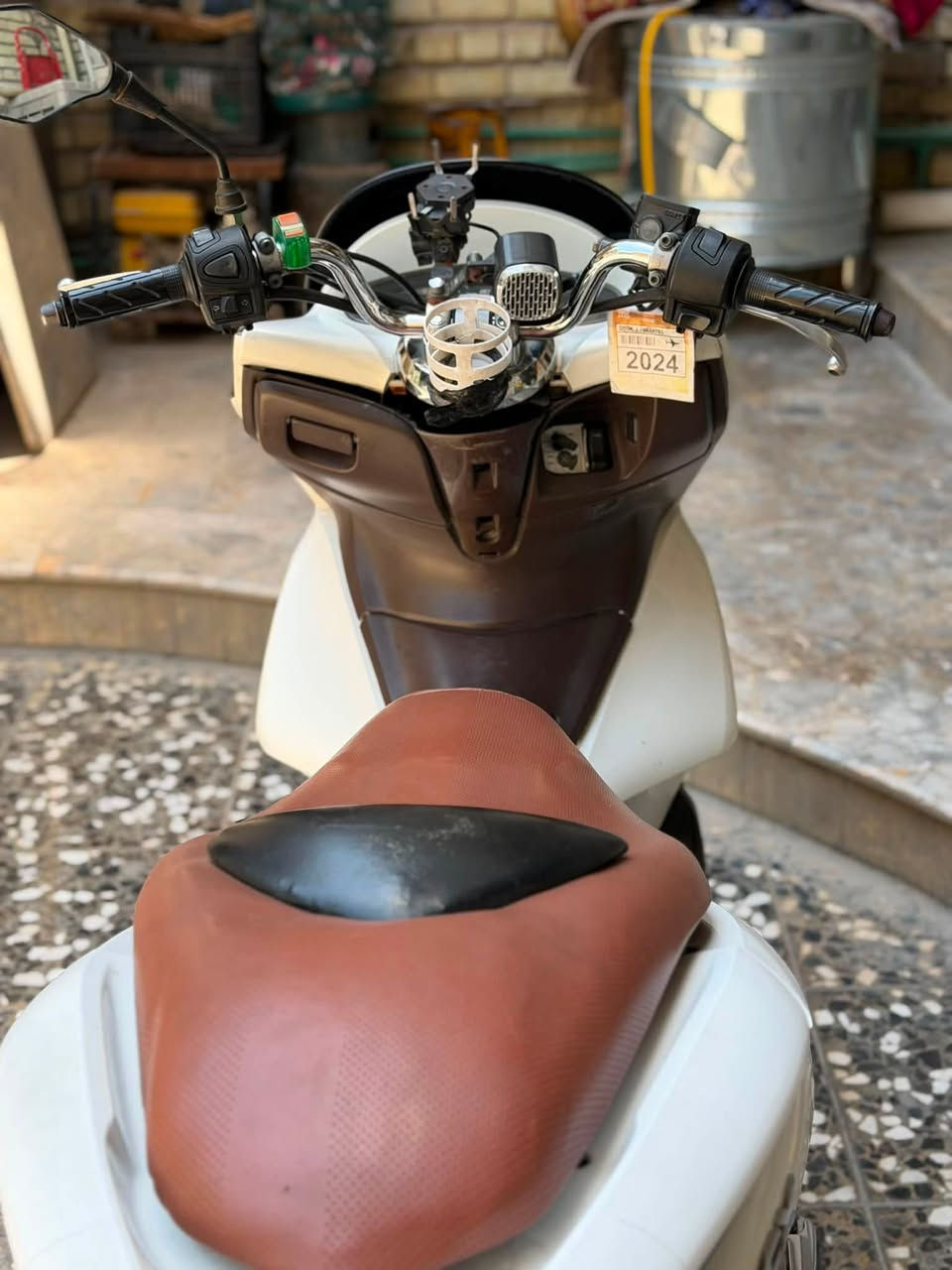السلام عليكم pcx جيل اول ياباني ياباني  مكينه لوك برغي ممفتوح بيه على ايدي منزله حساس ازدحام حساس استان كله شغال مكينه 150  cc شلعه معدل فول  السعر 900 وبيه مجال حك الجيه مكاني الكاظميه او حي الجوادين *********** اتصل وتأمر
