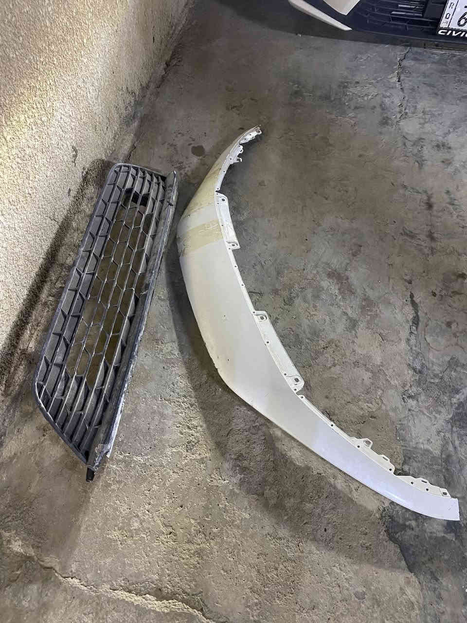 شلون الحبايب گصة سيفك اصلية ابيض صدفي رقم اللون NH883P مال موديل 24جبتلها دعامية وذني مابيهن شي بقن وشباك اصلي اسفل بدون كسر ابد الكصة شوية بيها فطر بسيط وصلحتة ممأثر ابد بس شوية مشخوطة التفيدة يقيم وياخذ ولحد يكسر 
***********
