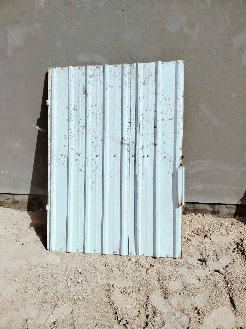 السلام عليكم  عندي هذا الباب چينكو مؤقت لبناء نظيف واستخدامه قليل اريد أبيعه الشراي يتواصل على الرقم *********** بي واتساب مكاني القبلة حي المهندسين
