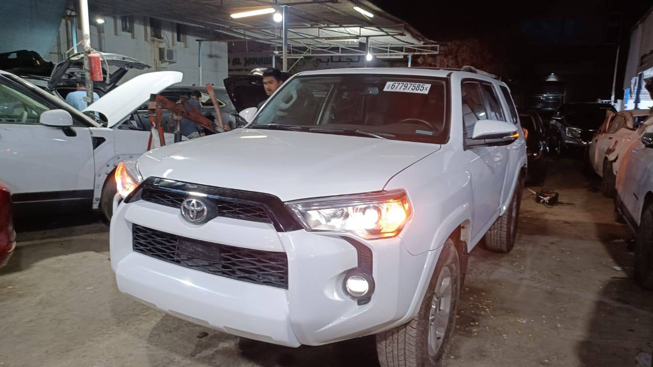 السلام عليكم
فور رنر دخول جديد ٢٤ sr5 بريموم فول مواصفات
فتحة ورادارات خلفي وامامي وكشنات جلد وكهرباء وتدفئة اشاير بالمري ونقاط عمياء
حادث جدا بسيط خشم البنيد بس بدون شواصي ولا براكيت 
بدون ايرباكات . فقط البنيد انصبغ 
مرقم وكامل اربيل بسعر ٣٣ الف دولار قفل قفل سعر مال بيع مستعجل وهي خواتها اسعارهن مو اقل من ٣٤ الف

وبدون مراوس ما اراوس لان محتاج نقد 
***********
