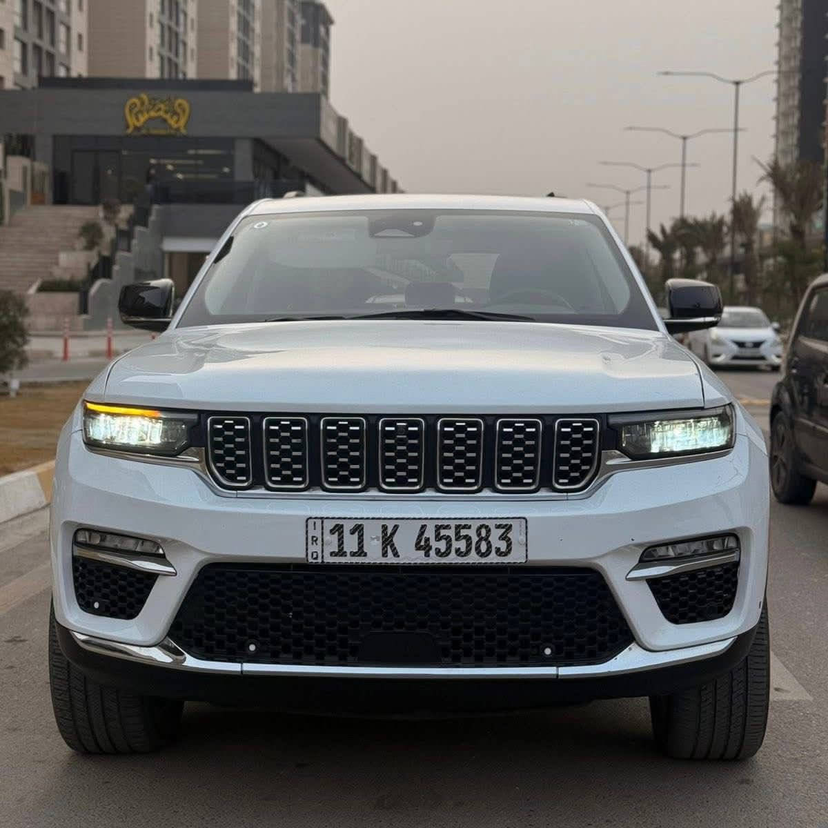 السلام عليكم
جيب كرانـد شيروكي 4XE 2023
جديدة بمعنى الكلمةة
حجم المكينة : 2000 تيربو + هايبرد + شحن منزلي
اللون . ابيض 

ماشية : ،،،16  الف  

فول مواصفات 1/1

1. بنوراما فتحتين 
2. بصمة تشغيل وابواب 
3. تشغيل عن بعد
4. حساس ورادار خلفي
5. كشنات جلد
6. كشن السايق خزن ميموري
7. كشنات كهرباء
8. صندوق كهرباء
9. حساسات خلفية
10. قطع تبريد
11. إشاير بالمري
12. رادار أمامي
13. رادارات 360 درجة 
14. ثلاث وضعيات قيادة
15.شاشات راكب وسايق 
16. كير ماوس
17. نظام منحدرات
18. هيتـرات بالكشنات
19. ويل كب كروم
20. لايتات لد
21. بكلايت لد
22. كشافات
23. بصمة أبواب وتشغيل وصندوك
وبعد هواي مواصفات 

مكانهة بغداد تحويل ثاني يوم

معروضة ٢٧٥  وبيهة مجال

***********
