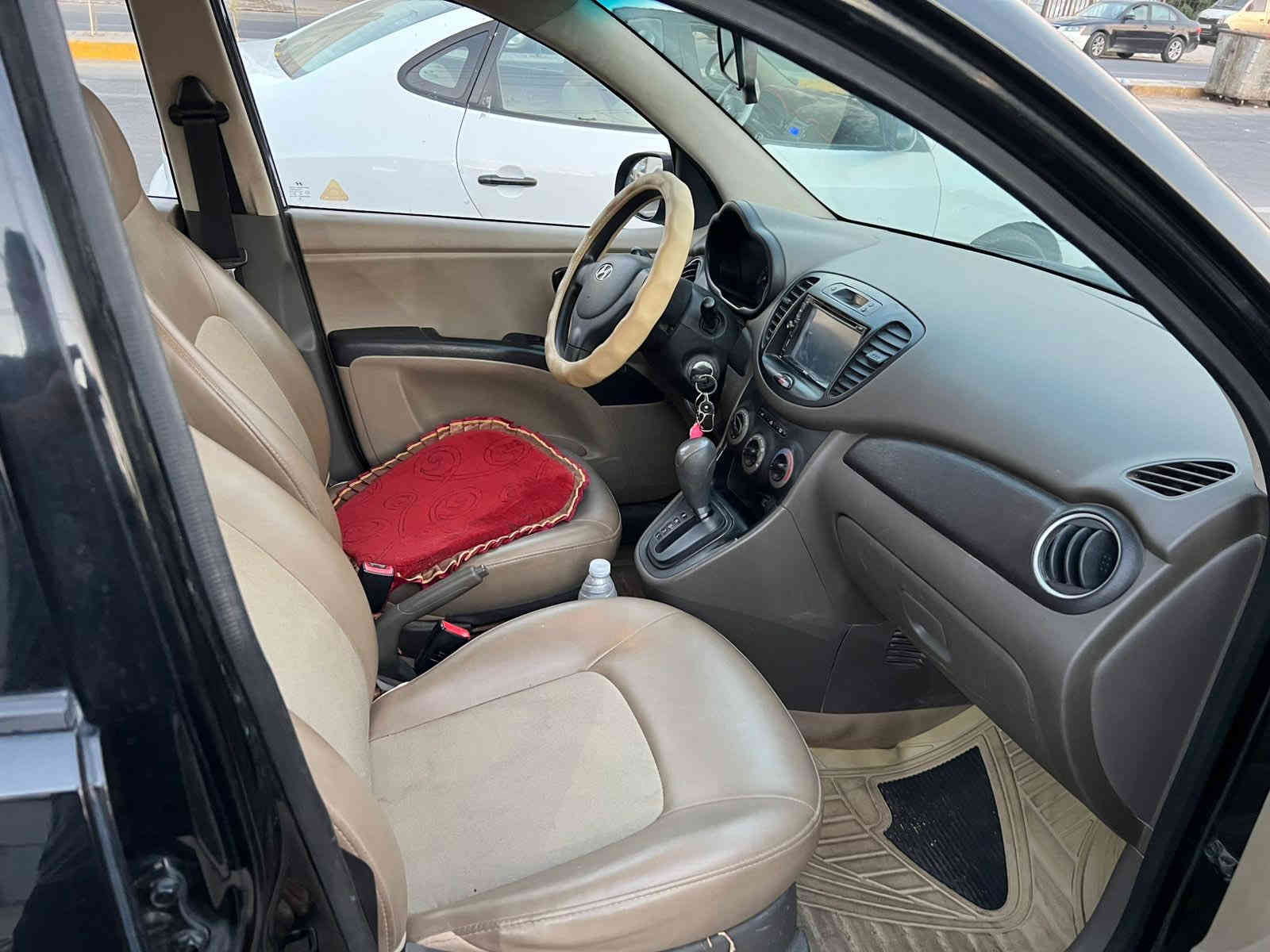 هونداي i10 موديل 2015 ماشيه 56الف كيلو مكفولة كفالة عامة كير و المحرك متر سياره جديده من كل النواحي استعمال جدا بسيط وممتعوبه عنوانها بغداد السعر 85 وبيه مجال قليل

للاستفسار رقم الهاتف  ‭ ‭***********
