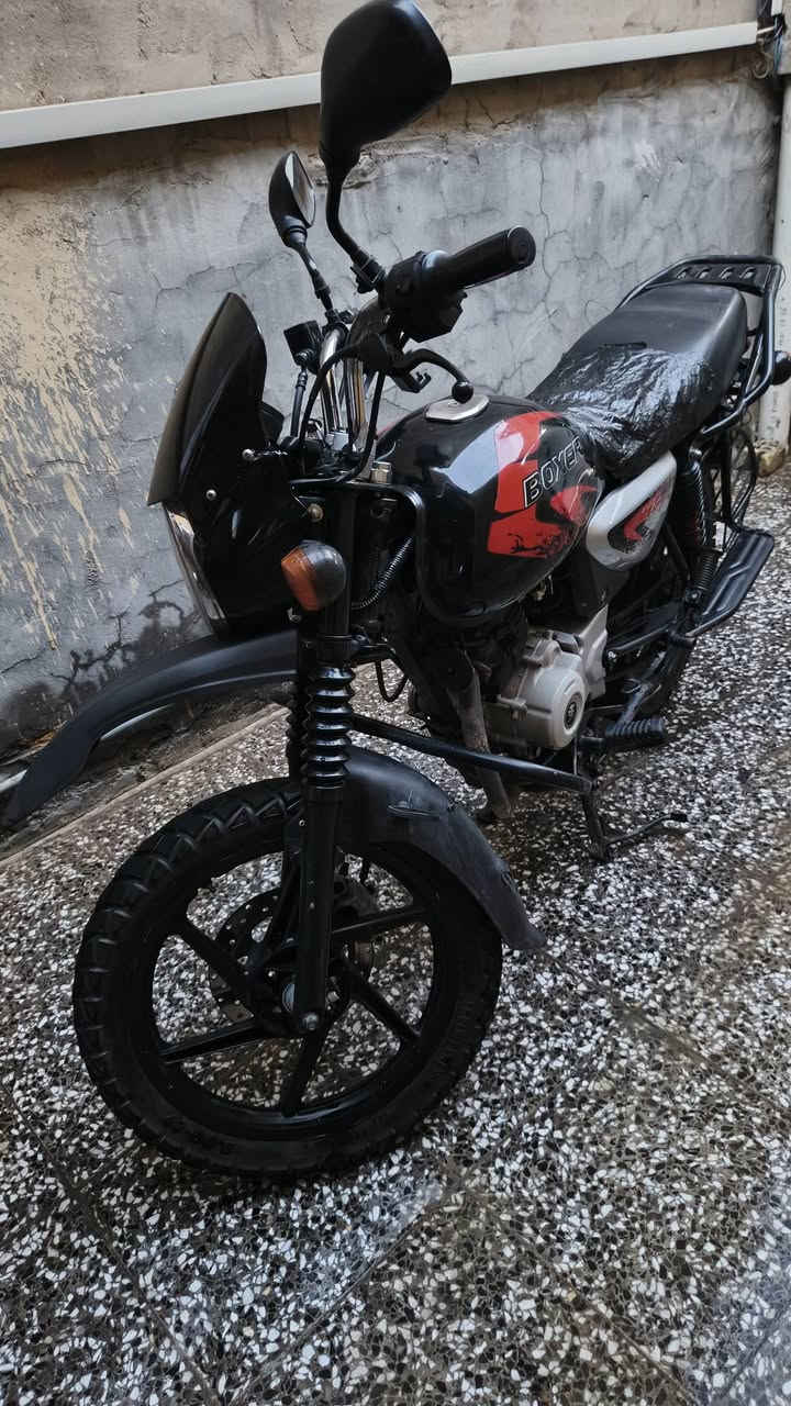 بوكسر مرقم (رقم بغداد سنوية باسمي) مكاني بغداد العبيدي
موديل 2022 دخولية ٢٣ وبالسنوية تقره ٢٣
دراجة خير من الله مجفتها قبل كم شهر تجفيت وكالة ١٠٠ بال ١٠٠ 
كلچات جديدة سلف جديد دبلات جدد بطارية جديدة تايرات جدد بيها منظومة زنون شادها ب ٦٠ الف تجي تشوف الدراجة وين ما تريد تفحص وادلل
مكاني بغداد العبيدي 
رايدها ب مليونين و ٣٥٠ 
رجاءا البياع شراي لا يتعبني 
رقم الهاتف ***********
متوفر واتساب
