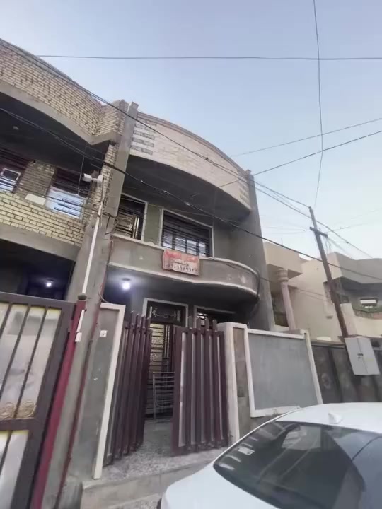 السلام عليكم
بيت للبيع طابو صرف

الموقع📍: الدورة شارع 60 مقابل مجمع السفير بشارع روضة الكوثر

100 متر واجهة 5 نزال 20 طابو بناء 2018 كامل مكمل. داخل مرمر غرفه نوم مطبخ مفتوح  منور صالة حمّام. الطابق الثاني يحتوي غرفتين وحمام الواجهة لبخ والفوك حجر مع اقواس
للاستفسار 

*********** السعر 210 وبي مجال
