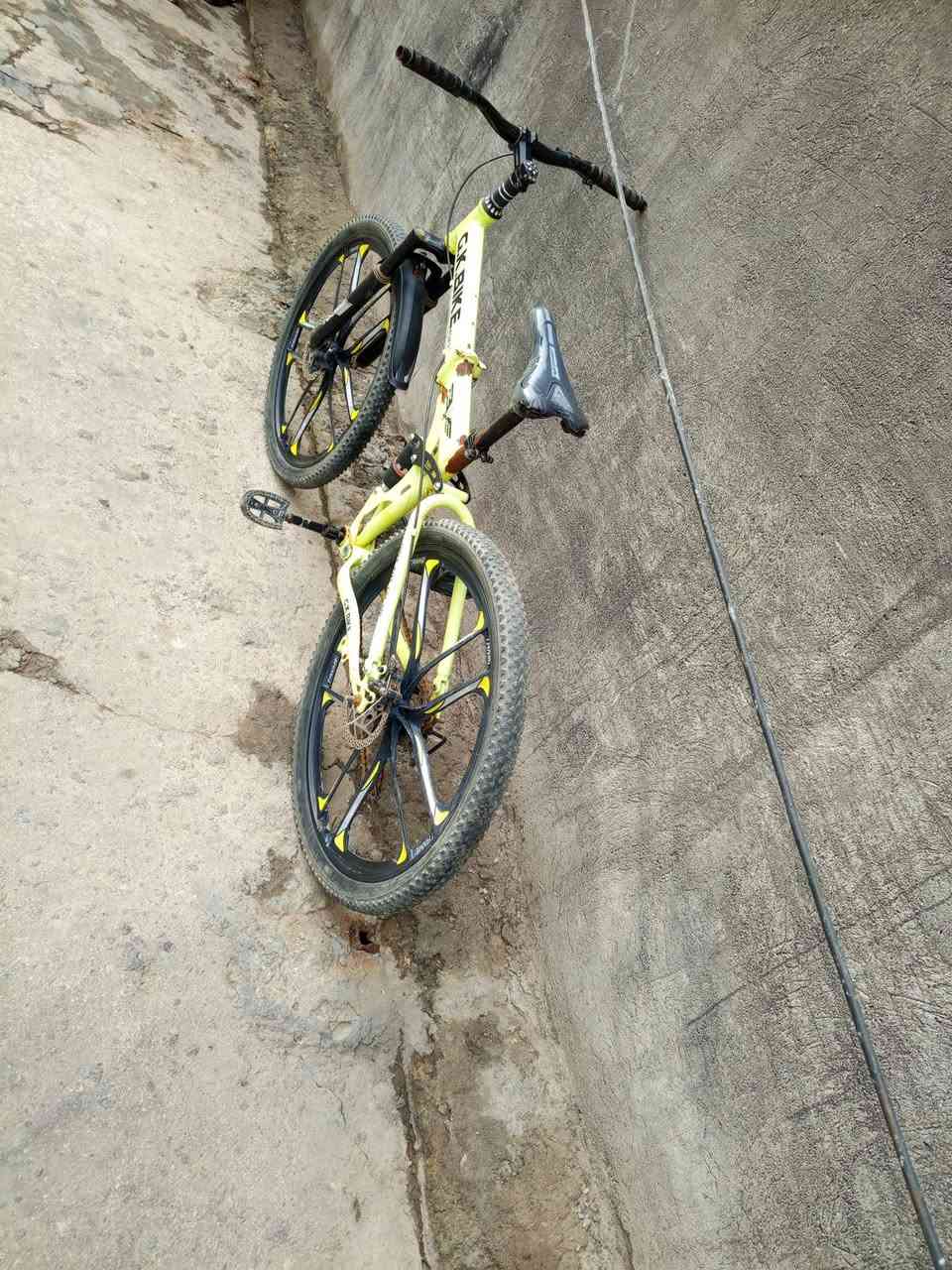 بايسكل جبلي ابو الطبكة نضيف للبيع حجم 26 السعر 50 اوبي مجال المكان بغداد السيدية  للاتصال على *********** الخط أو على الواتساب
