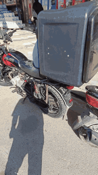 السلام عليكم بوكسر للبيع موديل 2021اوراق كاملا ما مرقم معمره جديد دراجه خير من الله مال شغل بس يرادله ترتيب شويه الدراجه رايدها إب ٨٧٥ وبيها مجال قليل ‏‪***********‬‏ بي واتساب
