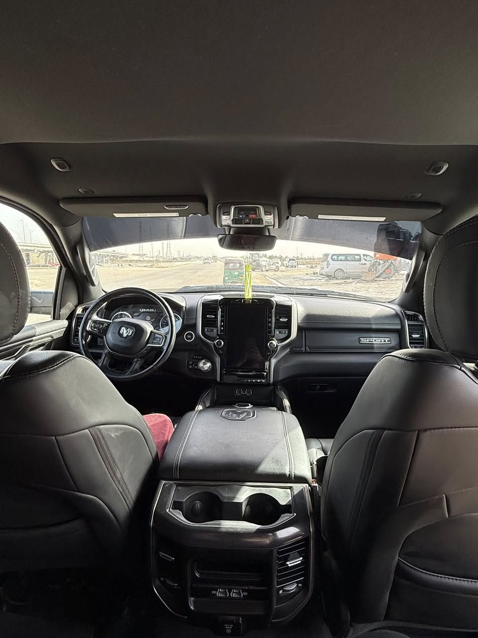 RAM 2022 سبورت 
سياره وارد امريكي داخله فقط بنيد وجاملغ تعديل بالعراق صار بيه حادث صفحه سياره جديده ومابيه نقص 
ماشيه 66 ألف 
سياره كلش حلوه وجديده وبيه نصبه خياليه احله من صور 
مكاني البصره 
***********
