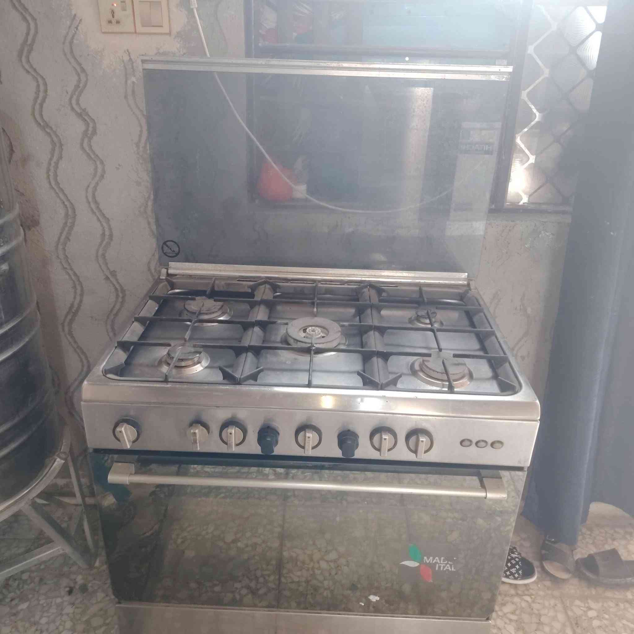 طباخ للبيع كل غراضه شغاله وفرن شغال يخبل
السعر 200 وبي مجال .
***********
