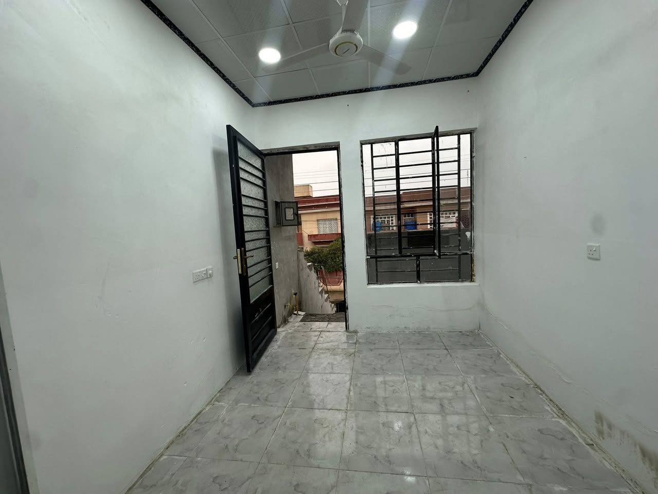 شقه للايجار ١٠٠متر  زيرو بناء ٢٠٢٦ حي سومر تقاطع الاول قرب مجمع مدارس سومر والاقصى ولبنان بدون دلاليه بدون اجور ماء وكهرباء *********** واتس +اتصال +ماسنجر
