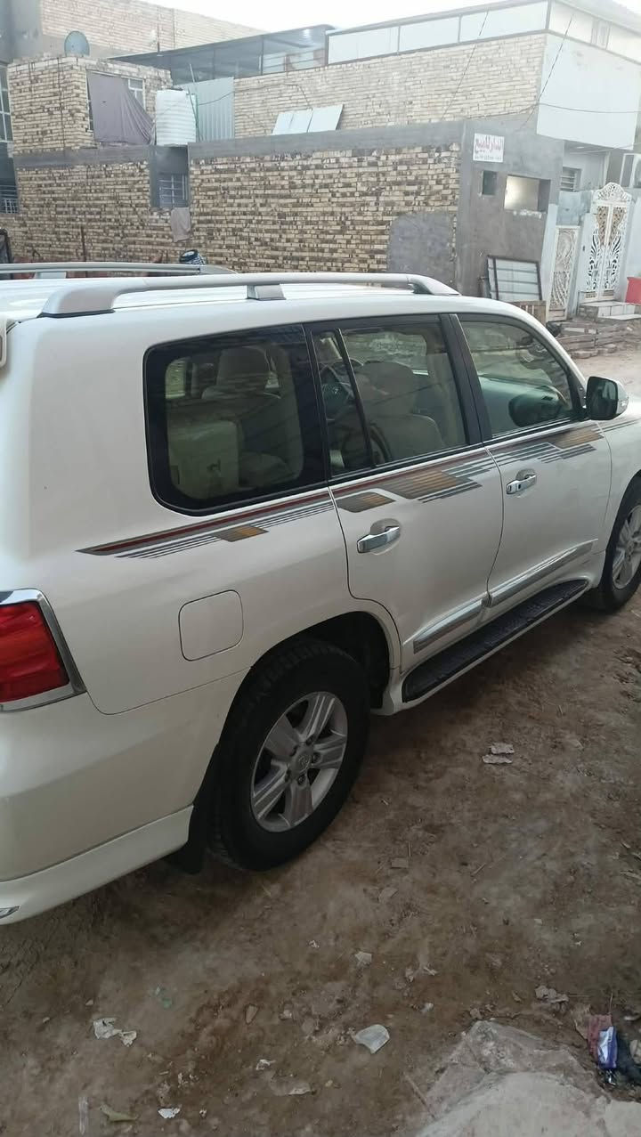 لاندكروز موديل 2012
مكفوله كفاله عامه 
محرك كير 
سياره جديده سياره نوع فطيم 
مداور ثاني يوم رقم بغداد 
للاتصال ***********
