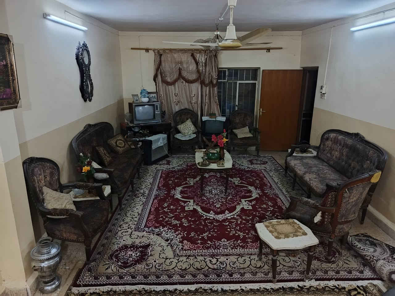 سلام عليكم للبيع تخم غرفه استقبال خشب زان مصري استيل مع اربع طبلات وطبله كبيره مرمر  ايطالي 
مكاني كركوك 
تواصل ***********
