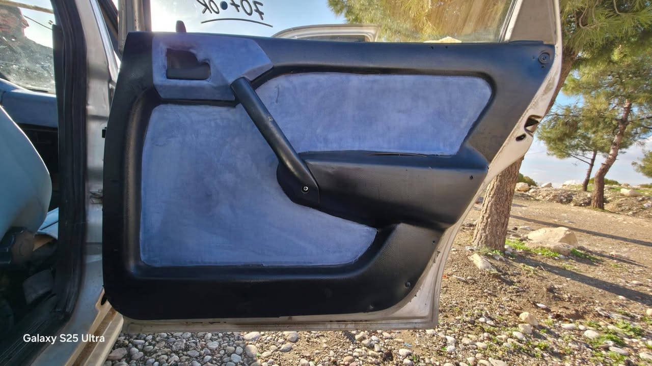 السلام و علیکم 
ڤیکترا ئاڕمی پلاستێک بەشەرتی هەموو شتەک
 مەکینەی 16ی قایش پان
سوکان پاوەر مۆدێل 1993 
سەیارەکە هەموو شتێکی نوێی بۆ بەستراوە 
دیلەمۆ و سلف و پاوەری ئەوروپی بەنجی نوێی و وایەر مەنی گێجی مەزبوت  ئیش دەکا
درایم شەفتی نوێ و دەبۆی نوێ و فیتێزی گێڕی گۆڕرداوە قوفل مەرکەزی پلاکی نوێی ئەڵمانی لەسەرە گەعیەی نوێم بو کڕیوە یەک دنیا شتی تریش سەیارەکە هەتا بڵێی خاوێنە هەموو شتێکی بەشەرت دەدەم یەک تەقە و ڕەقەی تێدا نییە 
گەر وەک وێنەکە خاوێن نەبو پارە بشکێنە
سەیارەکەش ئەو پارە دەهێنێ بۆیە ئەوەندە داوا دەکەم
33 معالەیەکی براینە
هەولێر
ڕەقەم تەلەفۆن
0751 265 0651
کاکە ئەو سعرەت پێ زۆرە نامە مەنێرە بڕۆ یەکی داشقە بکرە 10 وەرەقەی لێدا ئەوجە ڕاستە ڕێش نابی أربيل, العراق
