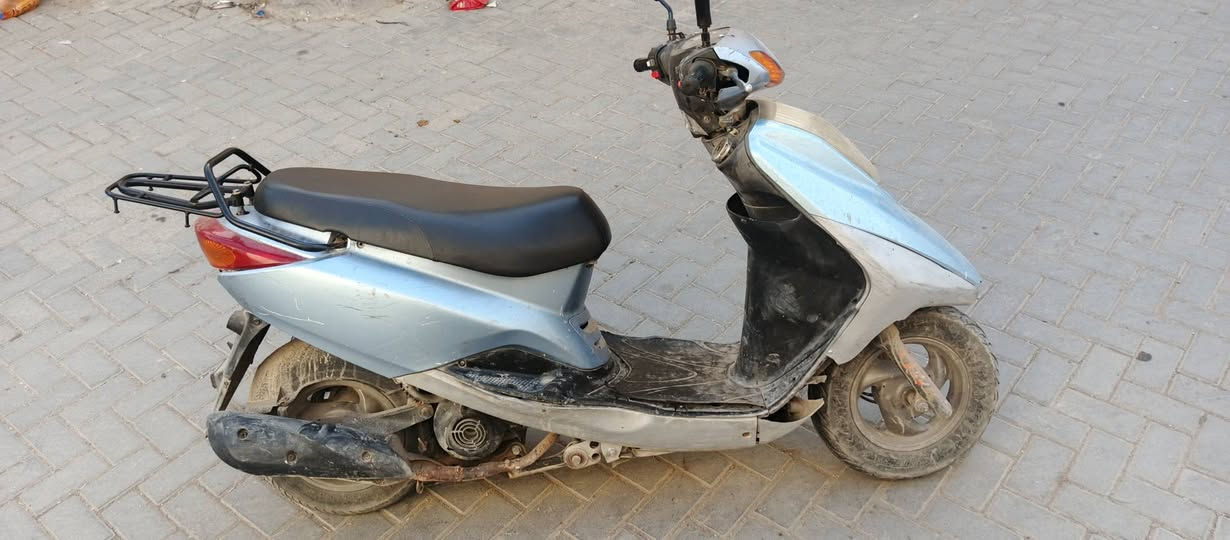 بريز كابريتر كله بلاد فقط الكفرات تعبانه مكاني بغداد مدينت الصدر سعره 450وبيه مجال شي قليل ‏‪***********‬‏ اني مكلف للنشر هاذه رقم صاحب الدراجه
