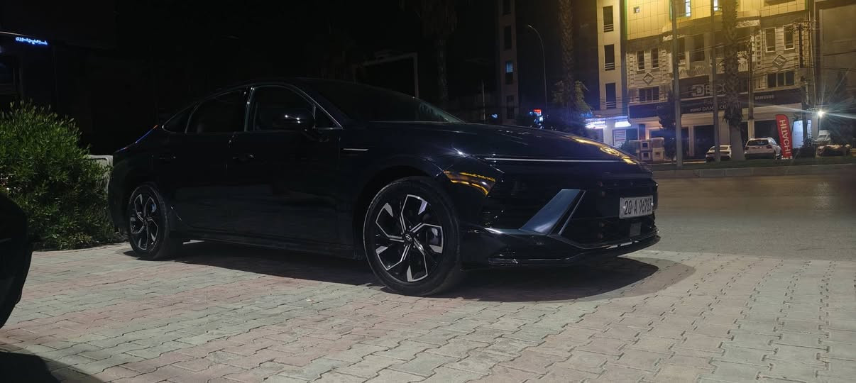 سوناتا 25
كير تعليك كشن كهرباء او تدفئه 
فول مواصفات عدا الفتحه اوتو هولد كامره دواره داخلها ابيض 
مكينه 2500 كيرها ATF 
نضيفه حيل حادثها جاملغ او بنيد ماشيه 24الف كيلو متر
***********
