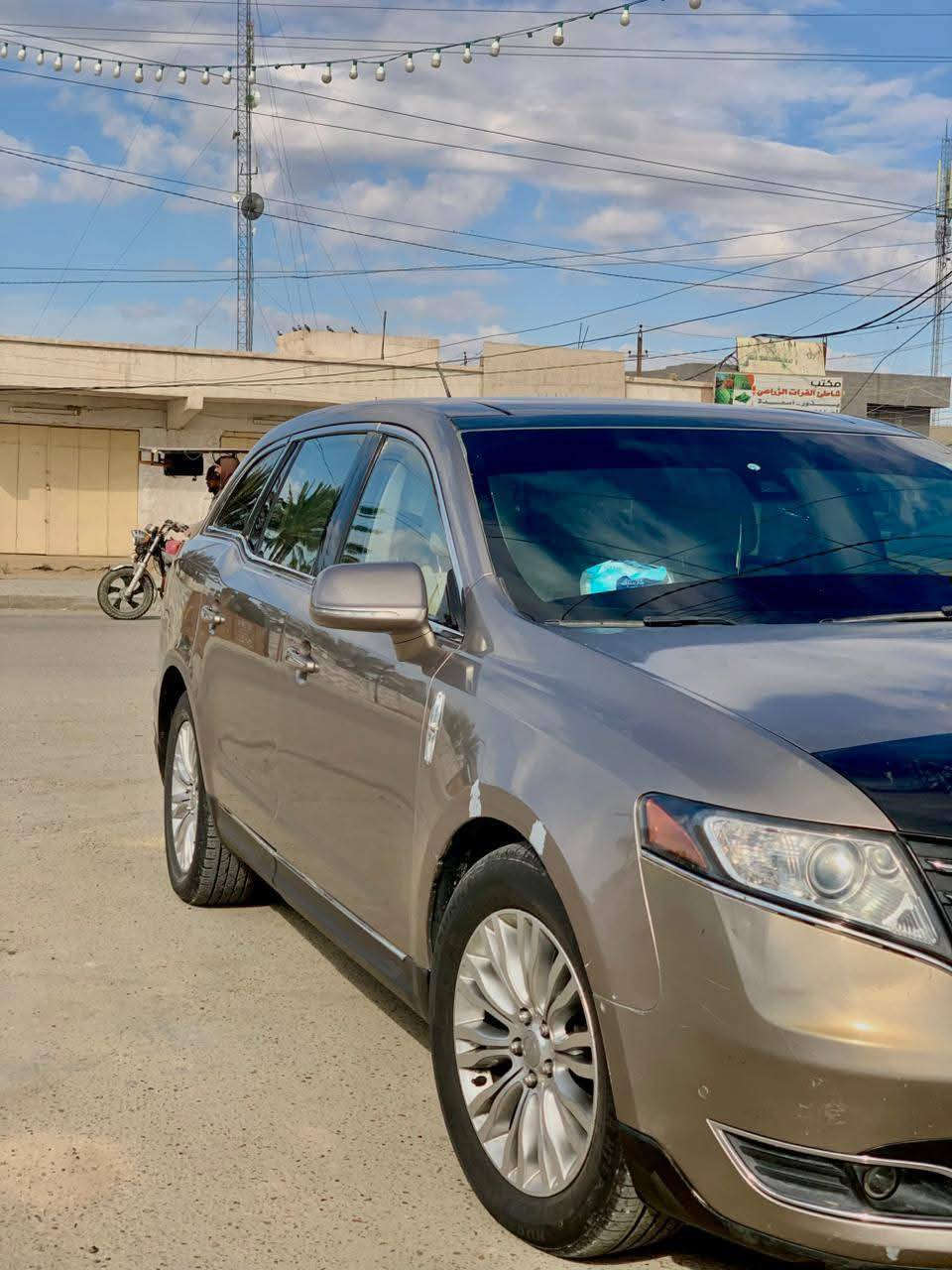 لينكولن موديل 2019 فول مواصفات ليمتد أعلى فئة
سيارة عالمية من رزانة وثبات وقوة
المحرك: 6 سلندر 3.6L V6 توين تيربو 7 ركاب فور ويل

أبواب بصمة  دخول ذكي  تشغيل عن بعد
تبريد ثلاث مناطق شاشة وسطية صندوق كهرباء
كاميرا خلفية تدفئة كراسي وستيرن  تحكمات ستيرن كاملة
حساسات أمامية وخلفية وجانبية مثبت سرعة مانع انزلاق

لايت LED أمامي وخلفي
الحالة: كير ومحرك بشرط الفحص
المكينة مفتوحة بسبب دهن رديء
وارد أمريكي  الضرر موجود بالصور
بدون دواخل بدون تبديل إيرباك راجعة سستم بالكامل وبشرط

تفاصيل إضافية: موجوده ويـلات بلادي – جامات مظلل وبعض شغلات انطيهن وياه سياره 
بطارية جديدة – إطارات جديدة
رقم السيارة: سليمانية دولي جديد
باسم المالك تحويل مباشر
المكان: بغداد
ملاحظه السياره مسويلها ادامه كامله من كلشي على اخر حبايه كل نقص مابيها شرط الفحص 
ال💎ــسعـر 🟥 :: 190 وبيها مجال للشاري 

رقم صاحب ســـيـارة :: ***********
