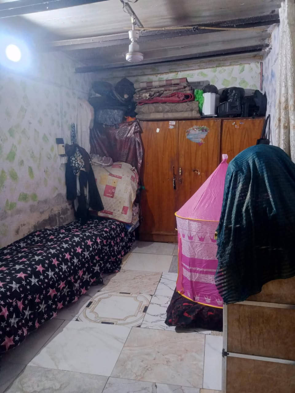 سلام عليكم بيت.تجاوز بالحريه الحوانيت  مساحته 140 بي غرفتين وهول وطرمه ومطبخ وصحيات سعره 10 الاستفسار على هذا رقم وبي واتساب  ***********
