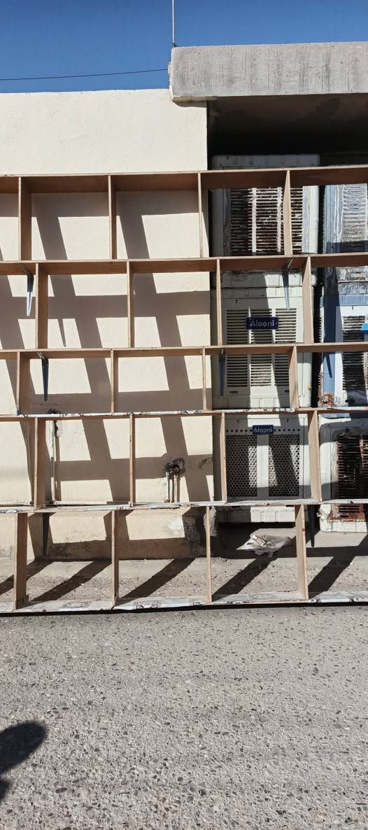 السلام عليكم رفوف خشب مترين في مترين السعر 80وبيهن مجال للتواصل‏‪***********‬‏
