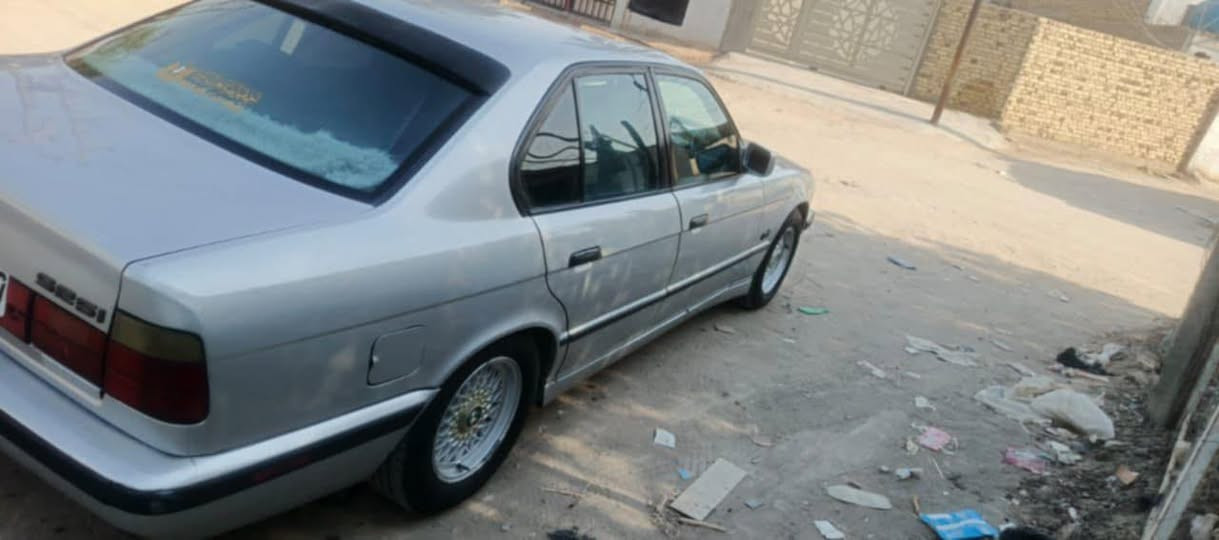 سلام عليكم BMW 525i 1990
كفالة عامة عدا صبغ عام جمالية بدون ضربة
6 سلندر 
حدادية 100/60
تخم تاير 
محرك كير اوتو شرط كفالة 
كهربائيات كاملة 
دواخل جلد بلادية 
 بردات سلايت
ترايك 200 
سعر 59 وبيها مجال حگ جيتك مكان نجف نقص سنتر لوك فقط،


**إذا كنت صاحب هذا الإعلان وتريد حذفه لأي سبب، رجاءا أرسل رسالة إلى الدعم الفني**