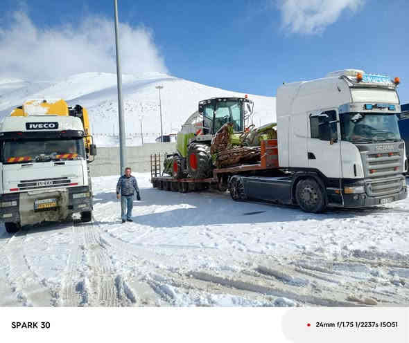 سلام علیکم لودر للبیع طول 10متر عرض 262 صدر 370 اربع دناکیر 2دنکیر سحال تایرات 19و نص
منفیست سعر105$مجالل
*********** وتساپ
