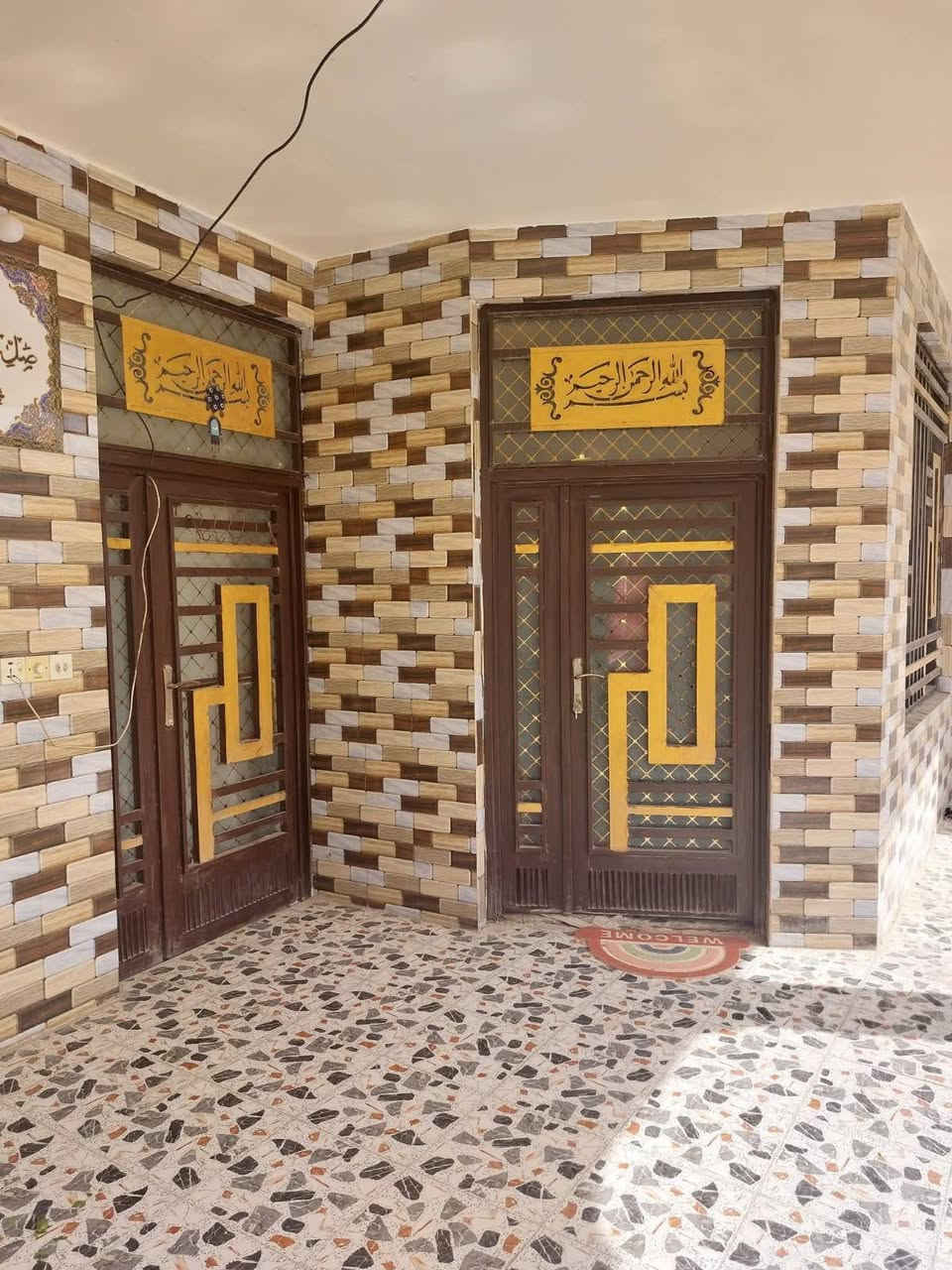 عقار يصلح بيت للسكن او حسينية لخدمة الزائرين عنوانه شارع بغداد قرب الخباطة العتبة طريق مجمع ابن حلوة للفلل صب كونكرت مسلح خريطة كاملة وكافة الخدمات موجودة تبليط مستوصف مدارس سوگ مساحته  ٢٥٠ متر سند ٢٥ يباع مع الاثاث او بدون للاستفسار ***********

