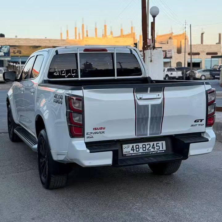 #معرض_اللوزي_لتجارة_السيارات
Isuzu D-Max 2025Gt  
ايسوزو ديماكس25 سعودي القصه الجديده 
#قابل_للبدل_على_سيارات
ماتور : 
3000 سي سي 
190 حصان
4 سلندر 
تيربو (انتركولر )
محرك ديزل   
الإضافات :
 / بصمة تشغيل و دخول / شاشة امامية
كاميرا خلفية / تحكم طارة / مثبت سرعة 
شاشة معلومات / ماوس للتحكم بنظام الفوريل
اضوية زينون مع Led / كشافات زينون / ركاية خلفية
مداخل USB للشحن / فتحات مكيف خلفية
مانع انزلاق / ساوند سيستم ٨ سماعات
جير اوتوماتيك ( تيبترونك ) / اضوية Led خلفية
مكيف تتش مع لوحة الكترونية / راديو مع Dvd 
بلوتوث / ايرباج / امكانية ضبط الاضاءة الامامية 
تشغيل عن بعد / حساسات خلفية 
نظام التحكم عند النزول على المنحذرات / Autolights/ جنط 18 انش / مري طوي كهرباء/ مرشات جانبية/ نظام مانع سرقة / حساس ضغط الاطارات 
نــســعــد بــزيــارتــكــم فــي فــرعــنــا :😉
#معــرض_اللـوزي_لتجـارة_السيـــارات 
الزرقــااء  - شــارع المصفـاه - أشــارة الفـلاتــر 🛤️🚦
لا تــتــرددوا بــالــتــواصــل مــعــنــا :😉
0780981755


**إذا كنت صاحب هذا الإعلان وتريد حذفه لأي سبب، رجاءا أرسل رسالة إلى الدعم الفني**