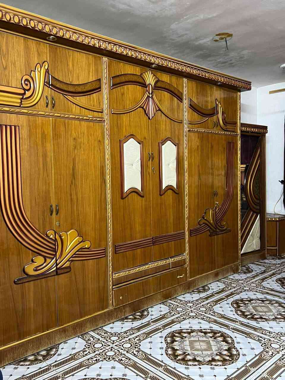 سلام عليكم غرفه عراقي للبيع الاستعمال قليل الله شاهد اي كسر ماكو تجي وتشوفه بعينك تختلف عن الصوره تعال وبيك خير وتدلل، ***********
