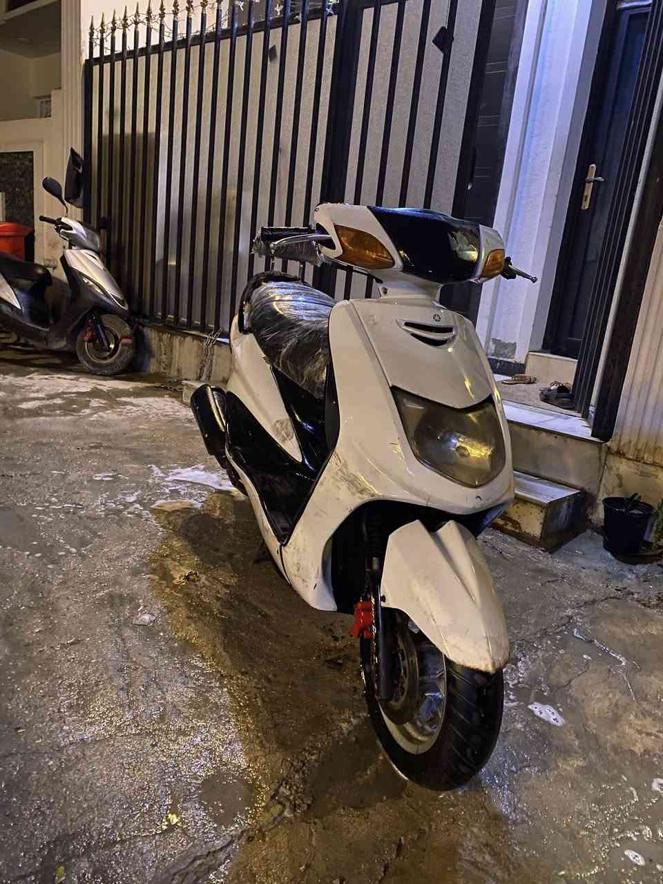 سكنس نثية نقصهه بس كابريتر يخربط دراجة سلف وهندر شغال للبيع 500 وبيهه مجال مكاني الدورة ***********
