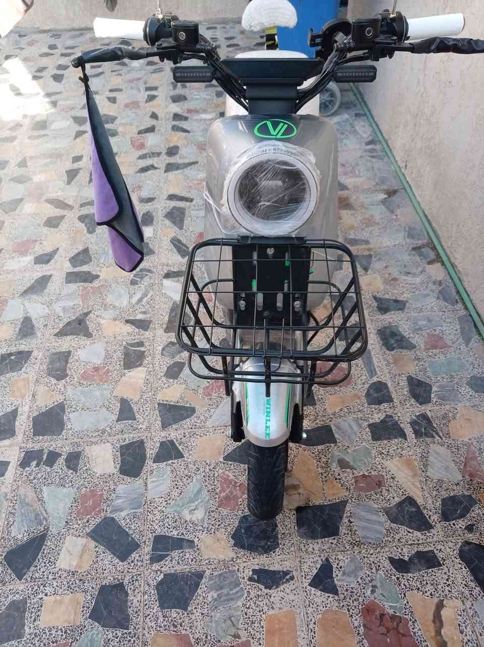 السلام عليكم
دراجه شحن ٢٠٢٤ خمس بطاريات ٣٢ أمبير 
كل شيء شغال كهربائيات جاهزه مكاني البصرة الزبير
السعر ٤٢٥ وبيهه مجال بسيط رقم الهاتف ***********
