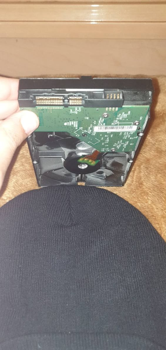 السلام عليكم ،
هارد ديسك داخلي جديد للبيع ،
المساحة (جيجا500GB (500 ،
الهارد شرط على الفحص ابيعة و يجي وياه كيبل الsata ,
السعر 50 الف وبيه مجال ،
للأستفسار خاص او *********** كربلاء, العراق
