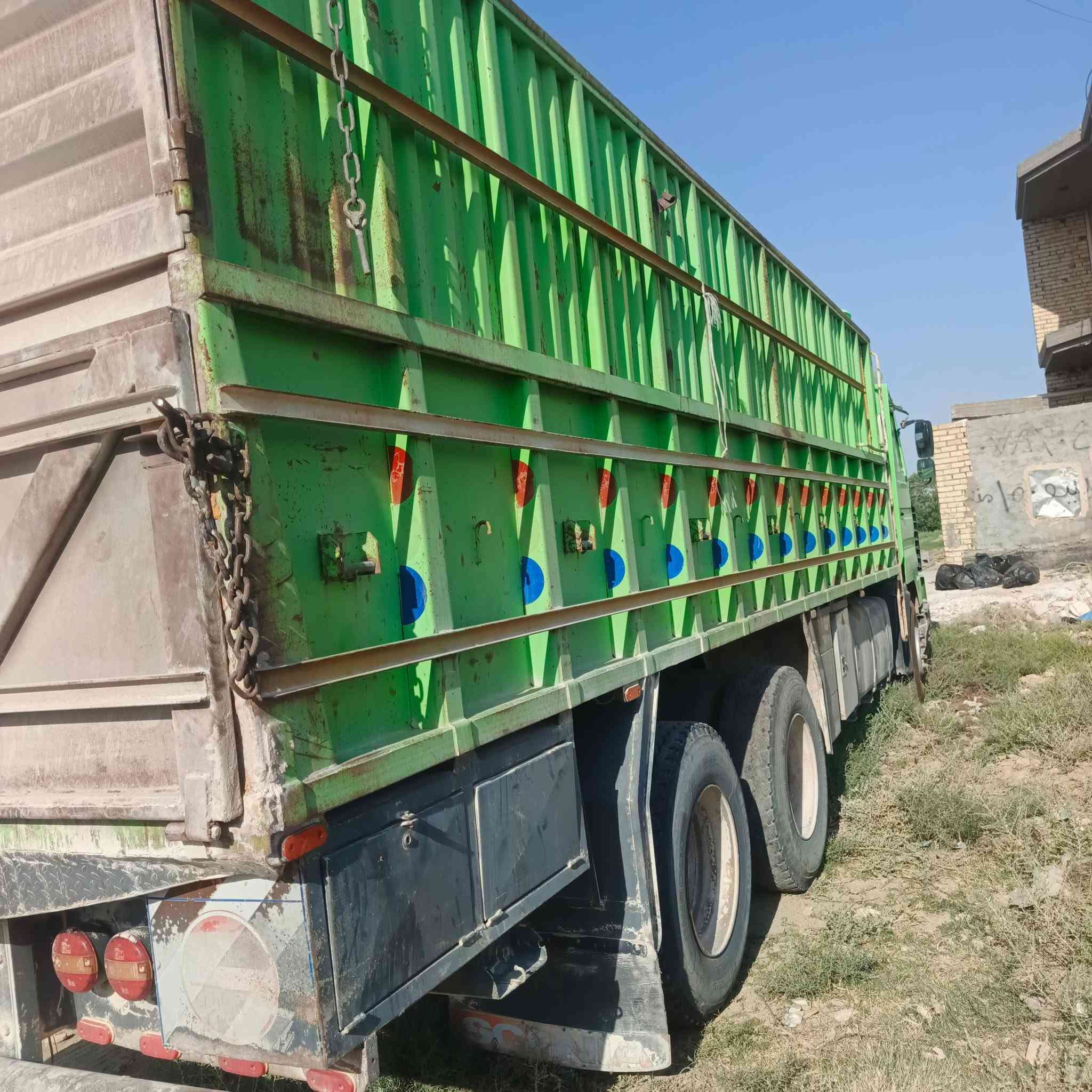 بدي شاصي للبيع 
نضيف باب وشبجه جدد 
للستفسار *********** 
السعر 25ورقه وبيه مجال
