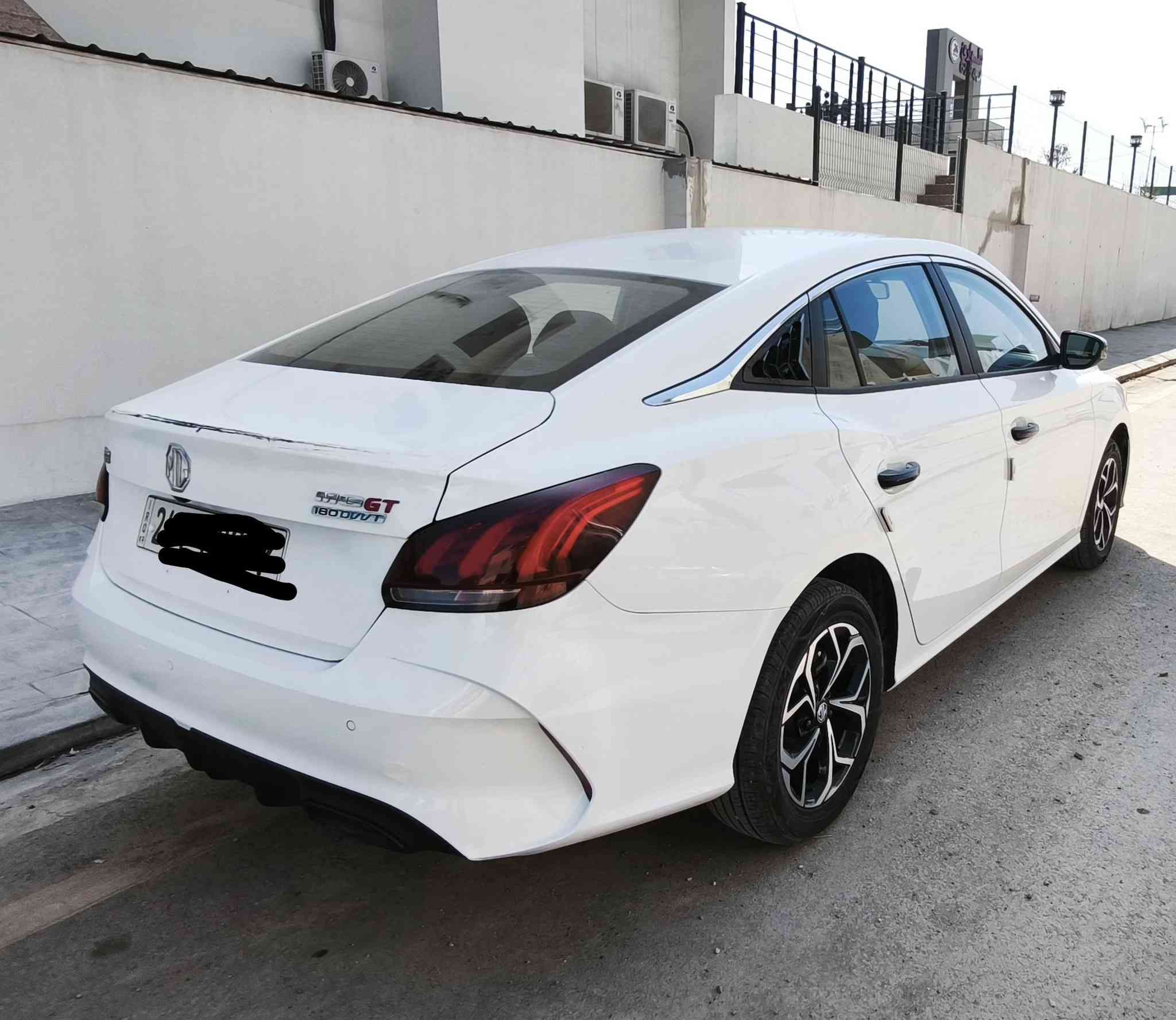 رمضان مبارك ع الجميع
Mg gt 2025 كير عادي
ماشية ٥٠٠٠ رقم دهوك بأسمي السيارة بيها ملاحظتين صغار مأشرات بالصور والباقي مكفوك 
محرك ١٥٠٠ تنفس طبيعي الشراي يتصل ع الرقم *********** او يتواصل خاص مكاني موصل
