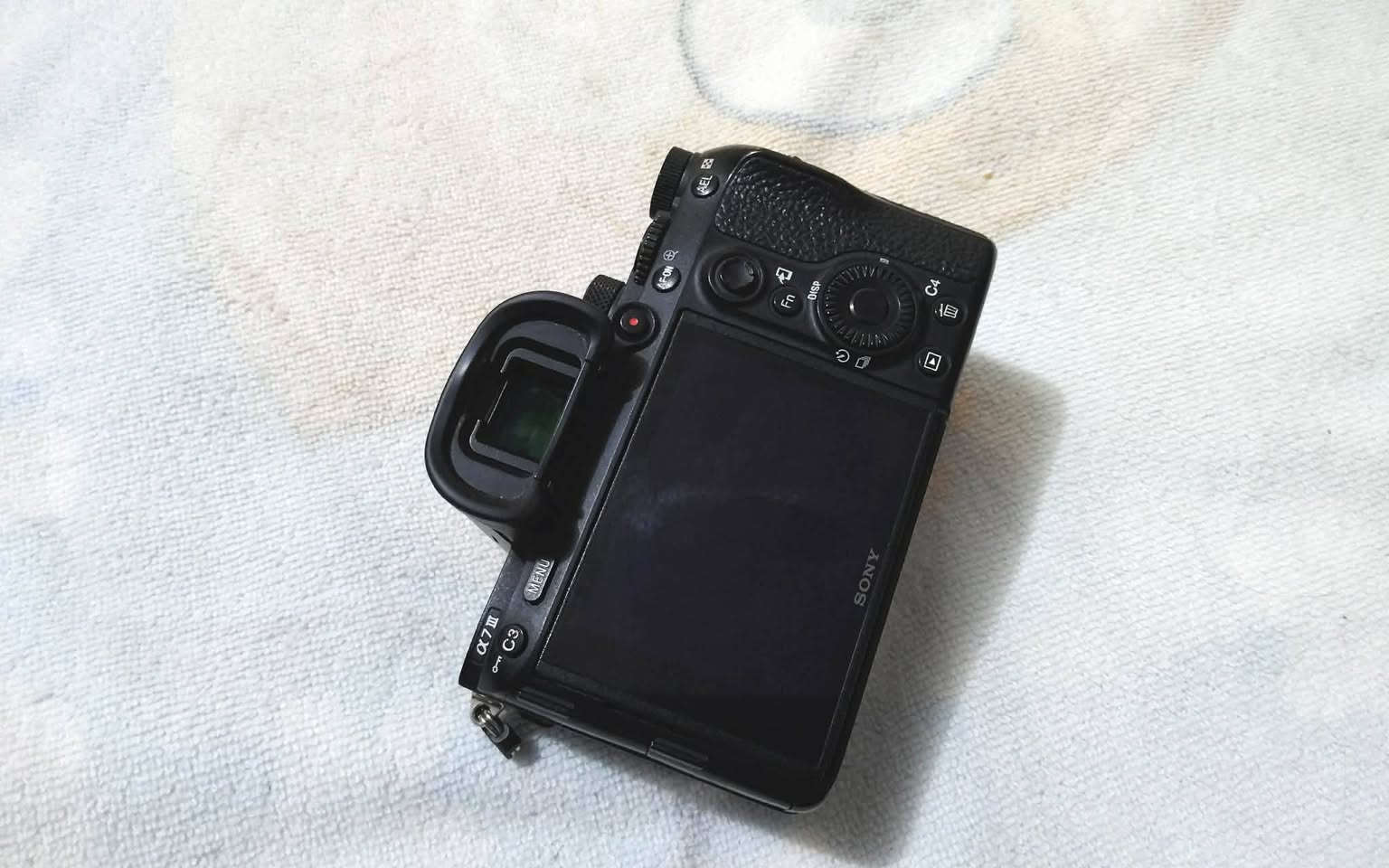 كامره سوني A7 ماركه 3
ملحقات

عدسه 85

حزام كتف

رام 32

جنطه مقسمه

شاحنه تايب سي

توصاله شحن

***********
